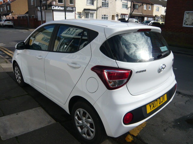 Used Hyundai i10 2017 for sale - 77829977: Photo 4