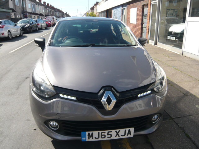 Used Renault Clio 2015 for sale - 75594408: Photo 2