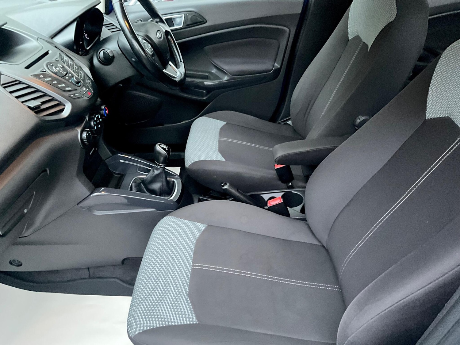 Used Ford Ecosport 2015 for sale - 76270333: Photo 9