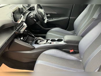 Used Peugeot 2008 2020 for sale - 77527903: Photo