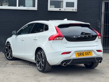 Used Volvo V40 2016 for sale - 75503501: Photo