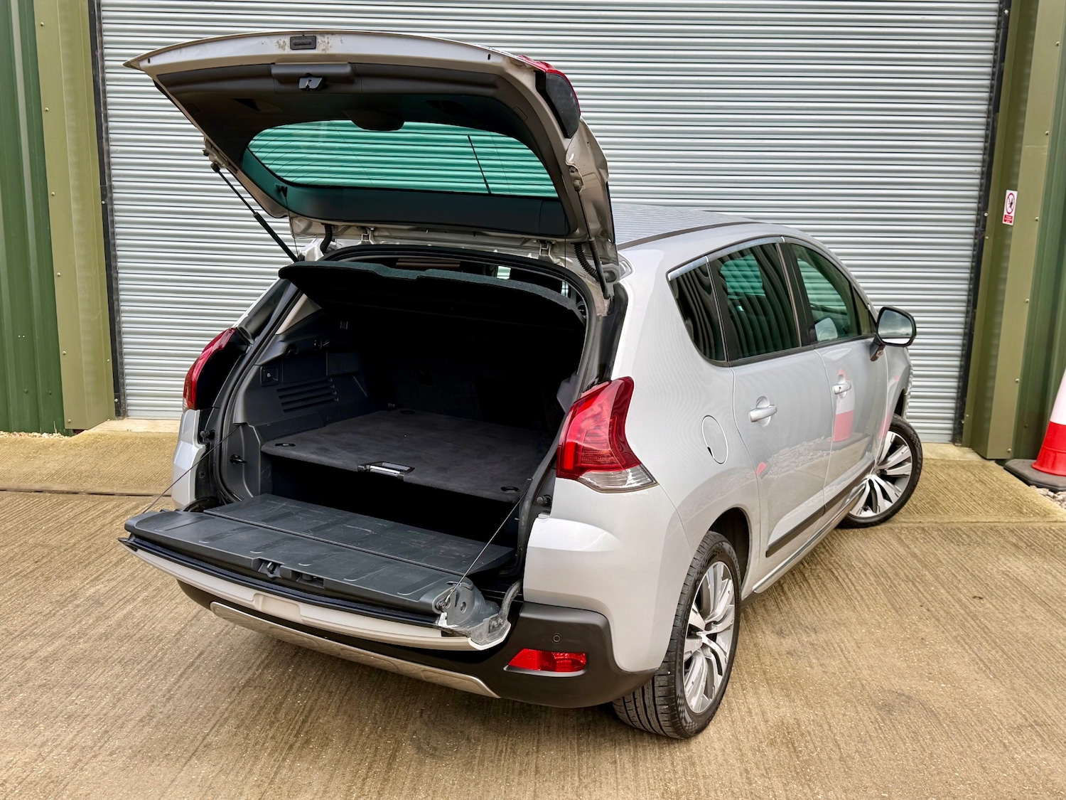 Used Peugeot 3008 2016 for sale - 77443650: Photo 6