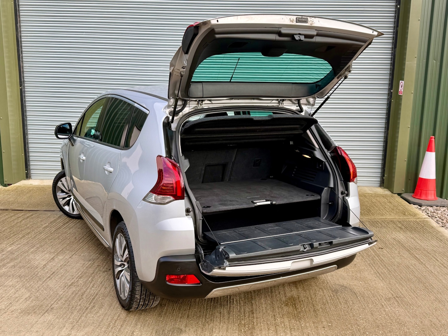 Used Peugeot 3008 2016 for sale - 77443650: Photo 8