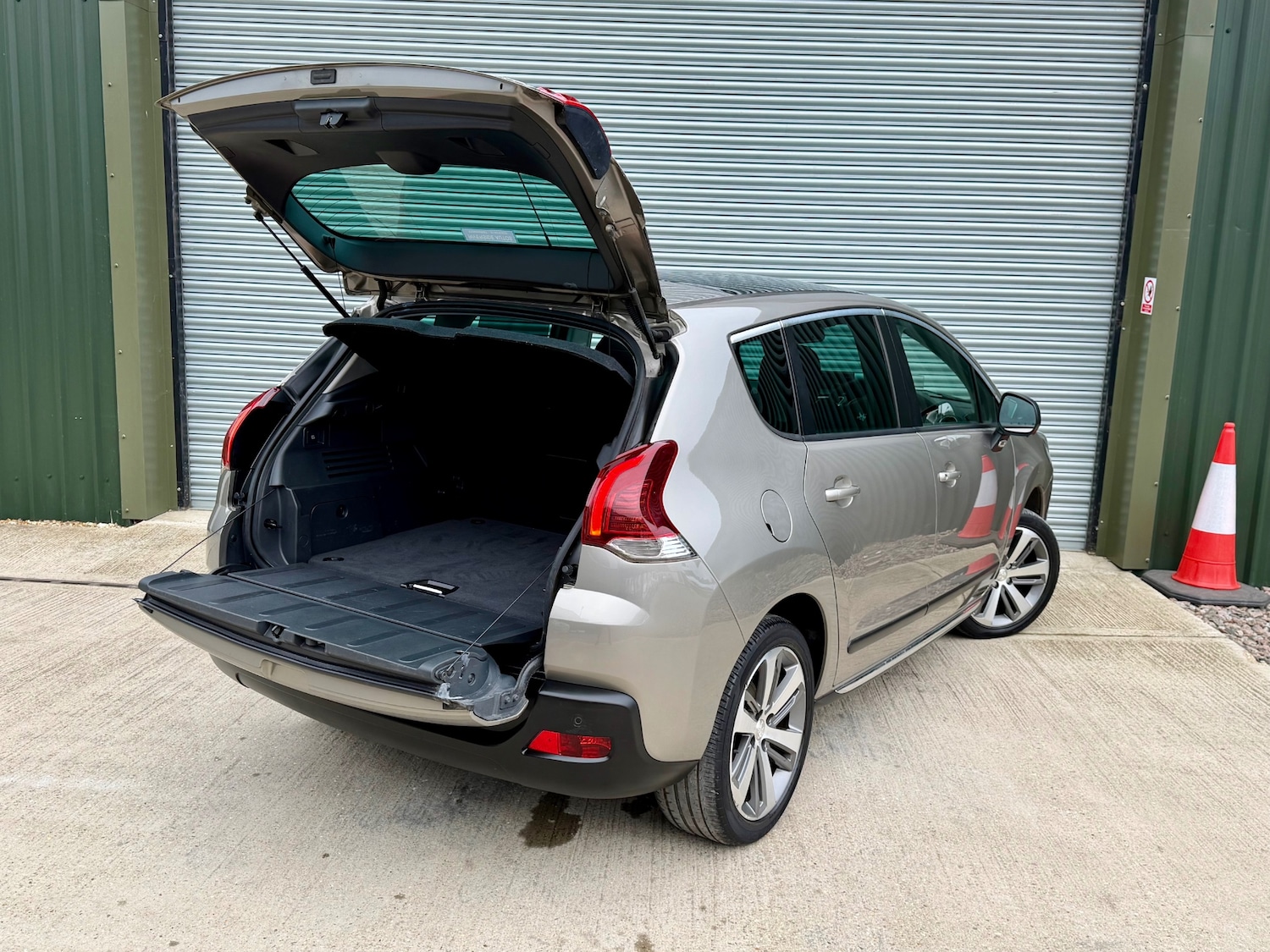 Used Peugeot 3008 2016 for sale - 76431069: Photo 11