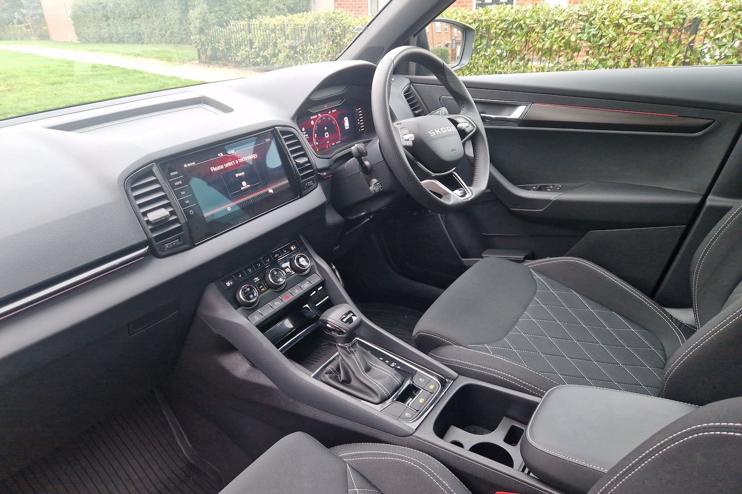 Used Skoda Karoq 2025 for sale - 76679449: Photo 2