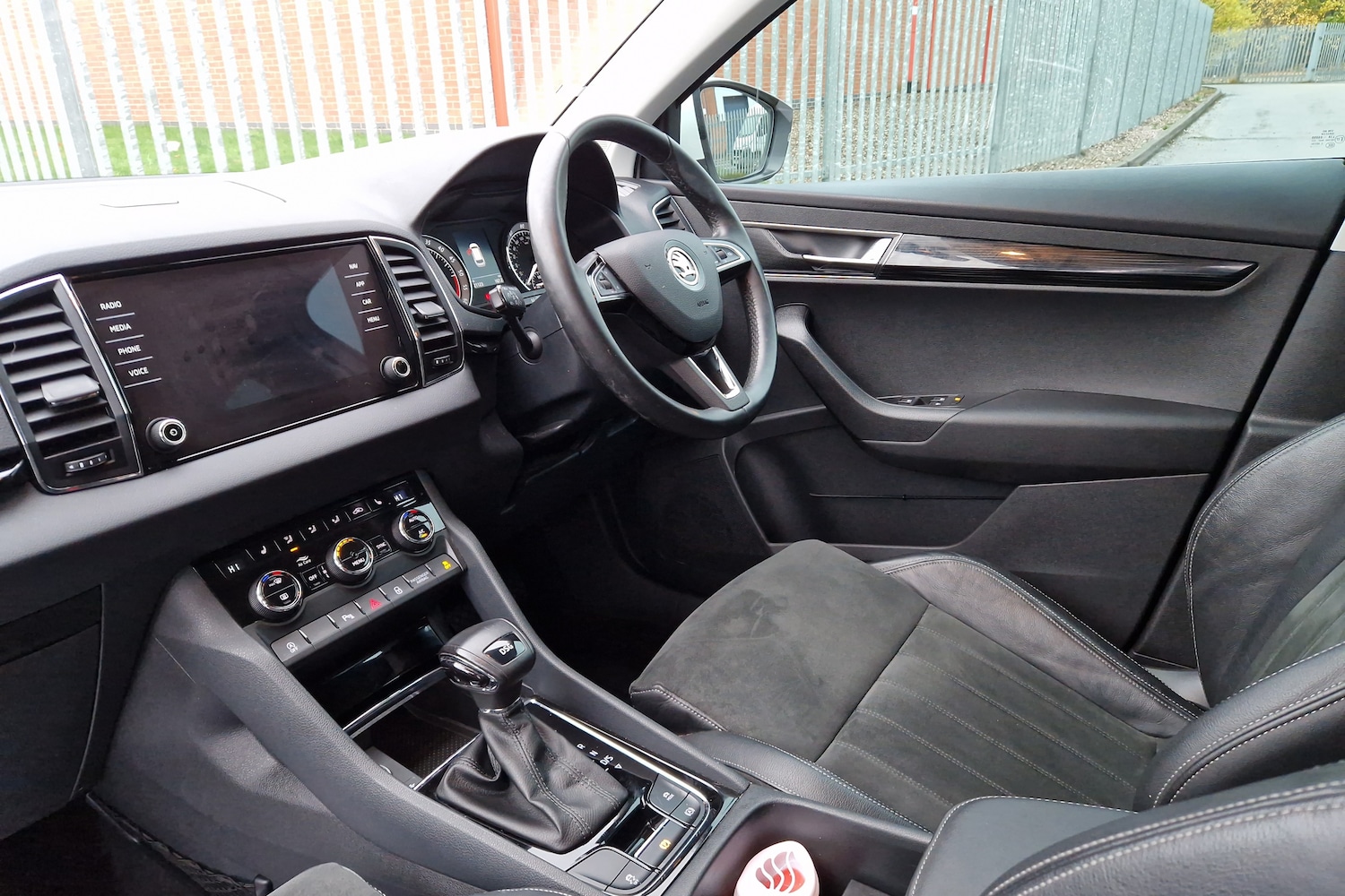 Used Skoda Karoq 2019 for sale - 76673805: Photo 2