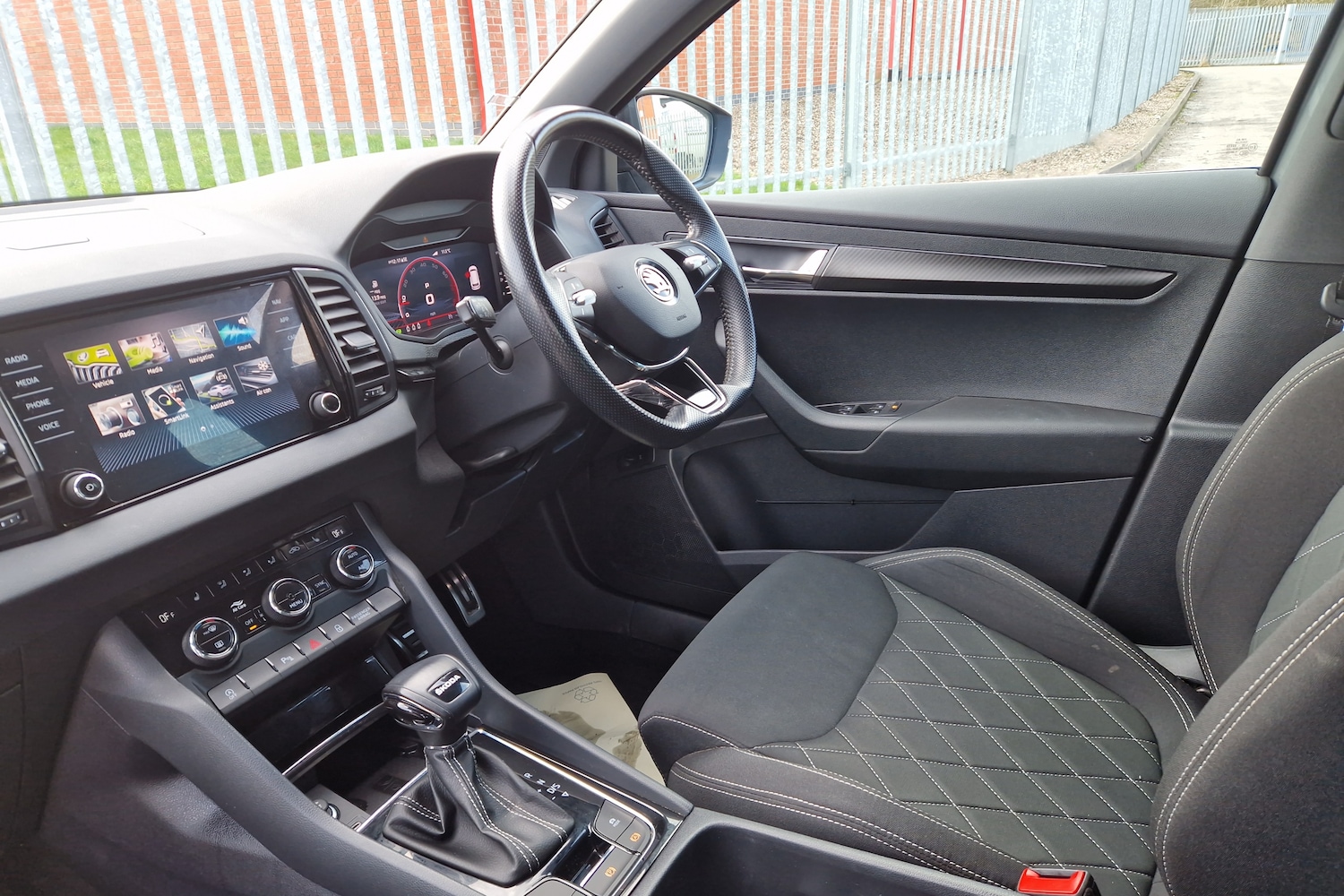 Used Skoda Karoq 2024 for sale - 77826240: Photo 2