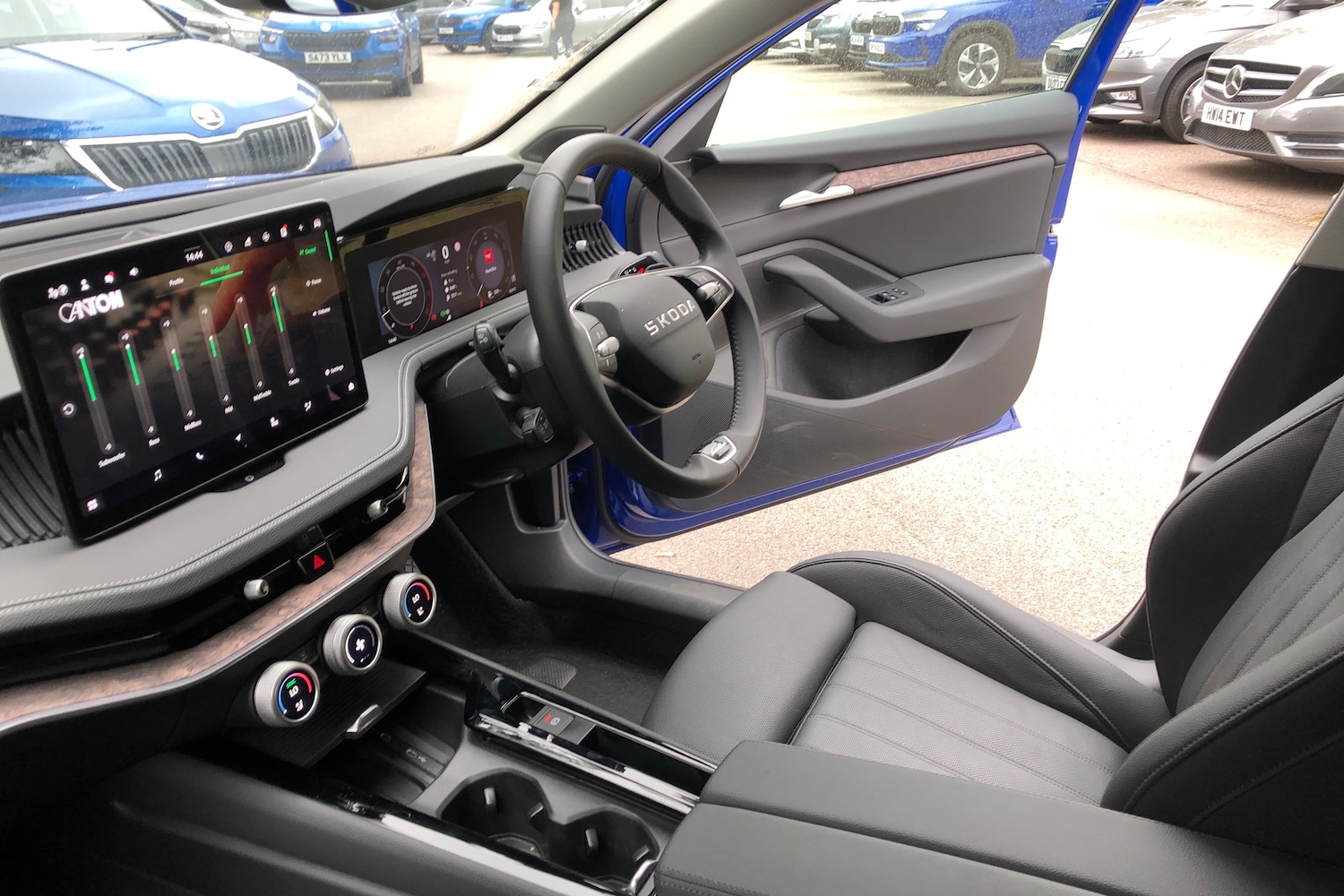 Used Skoda Superb 2025 for sale - 76680223: Photo 2