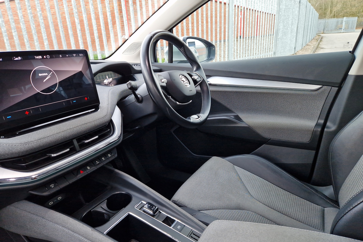 Used Skoda Enyaq 2022 for sale - 77878123: Photo 2