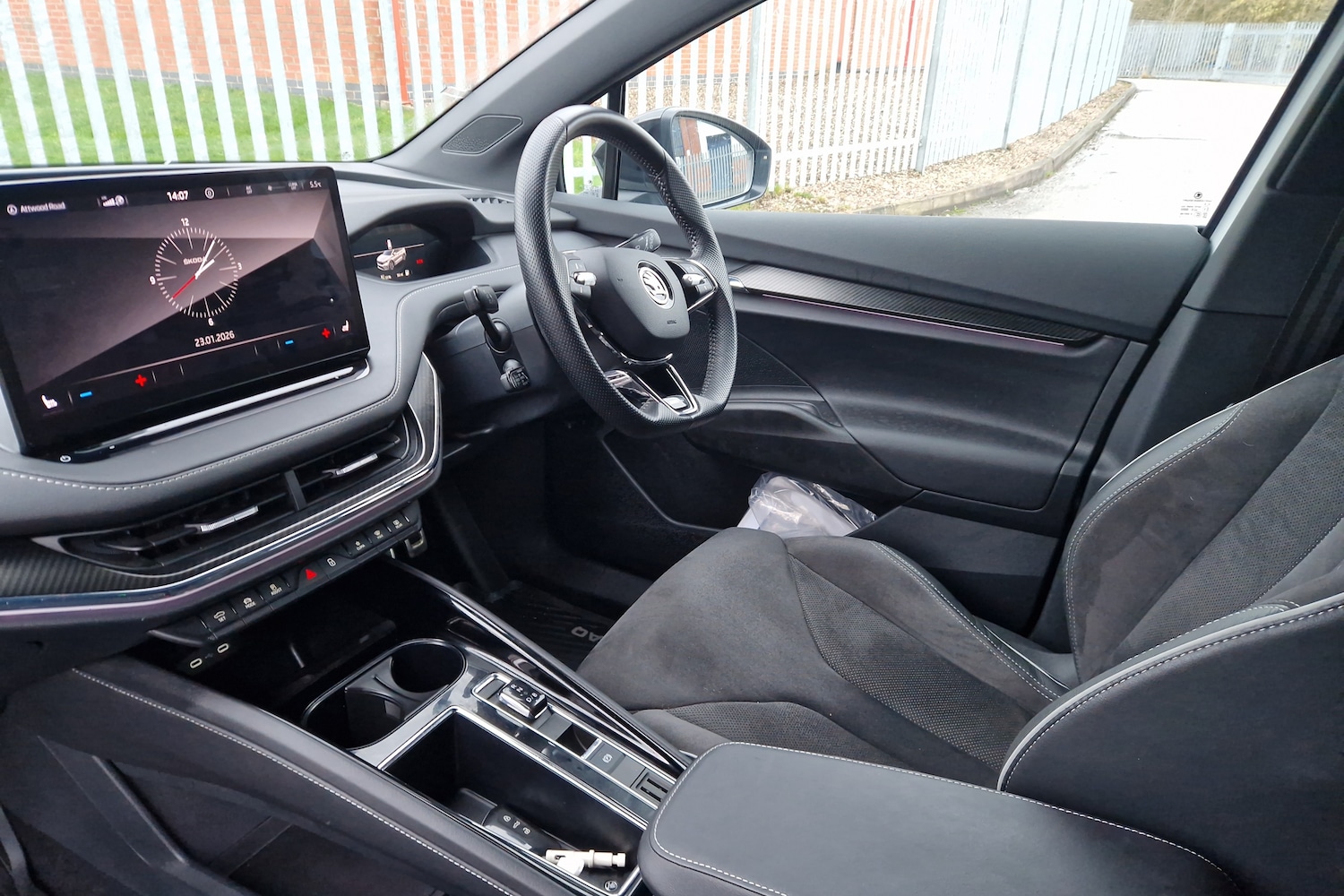 Used Skoda Enyaq 2023 for sale - 77698001: Photo 2