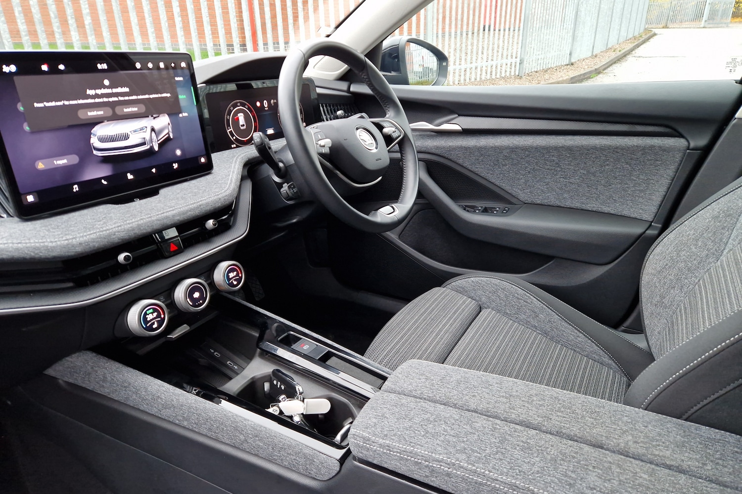 Used Skoda Superb 2024 for sale - 76676550: Photo 2