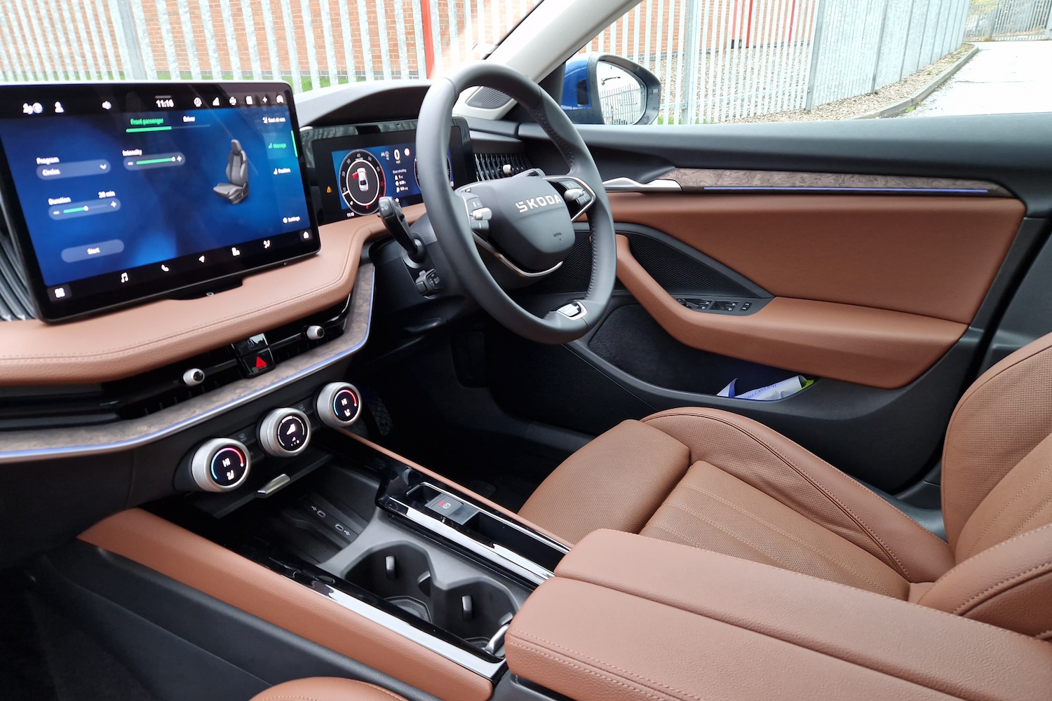 Used Skoda Superb 2025 for sale - 76680106: Photo 2