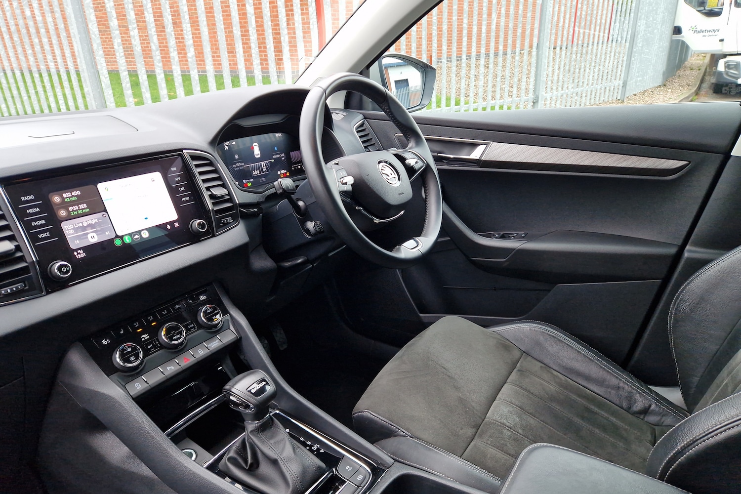 Used Skoda Karoq 2023 for sale - 76760666: Photo 2