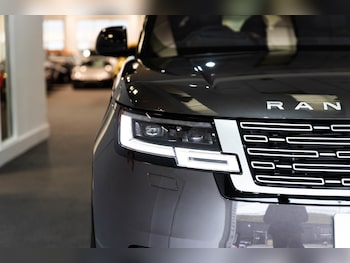 Used Land Rover Range Rover 2023 for sale - 79582239: Photo