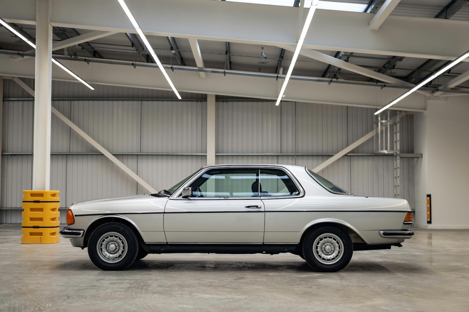 Used Mercedes-Benz C Class 1984 for sale - 78095508: Photo 2