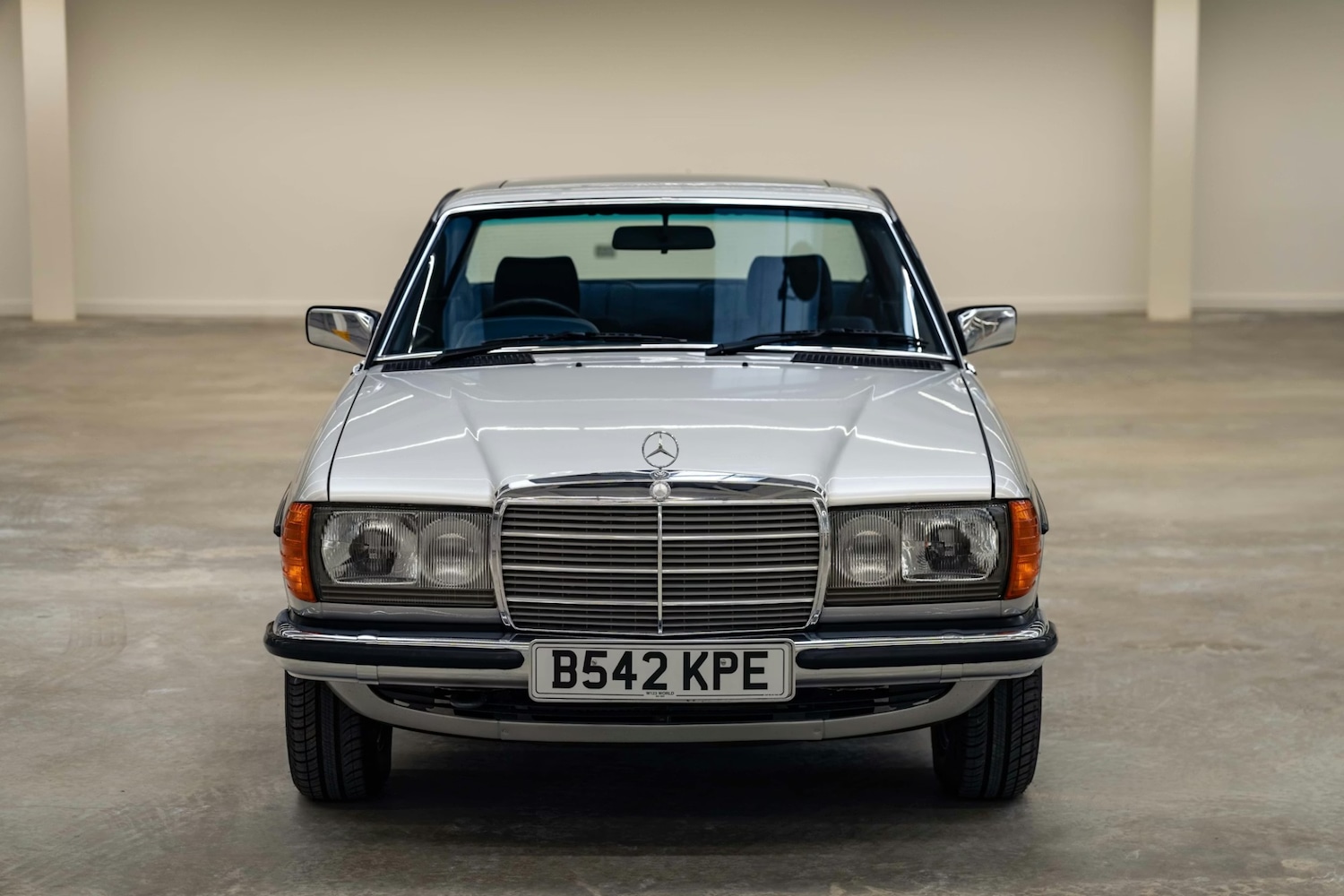 Used Mercedes-Benz C Class 1984 for sale - 78095508: Photo 3
