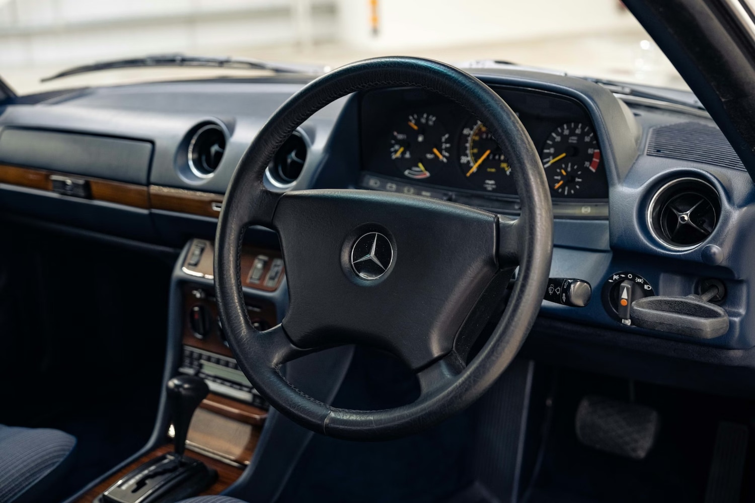 Used Mercedes-Benz C Class 1984 for sale - 78095508: Photo 8