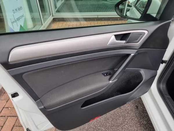 Used Volkswagen Golf 2015 for sale - 76216551: Photo 24