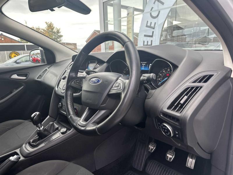 Used Ford Focus 2015 for sale - 76355683: Photo 9