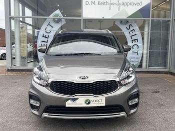 Used Kia Carens 2017 for sale - 76302640: Photo