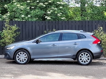 Used Volvo V40 2017 for sale - 78902679: Photo