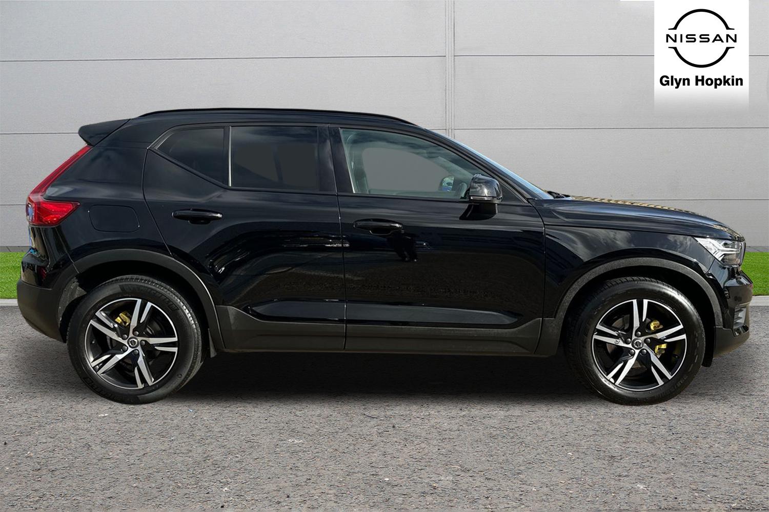Used Volvo XC40 2022 for sale - 76112213: Photo 2