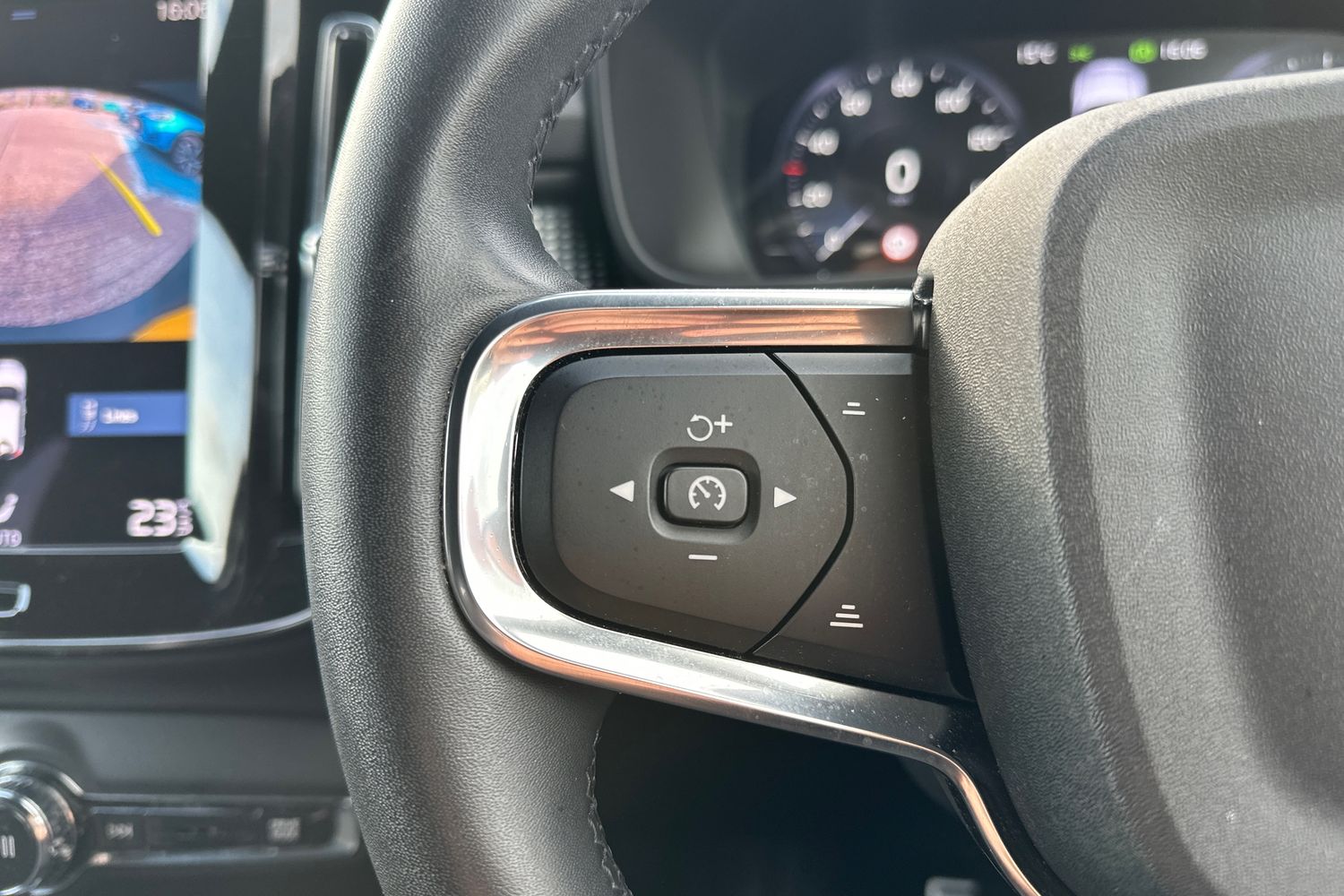 Used Volvo XC40 2022 for sale - 76112213: Photo 21