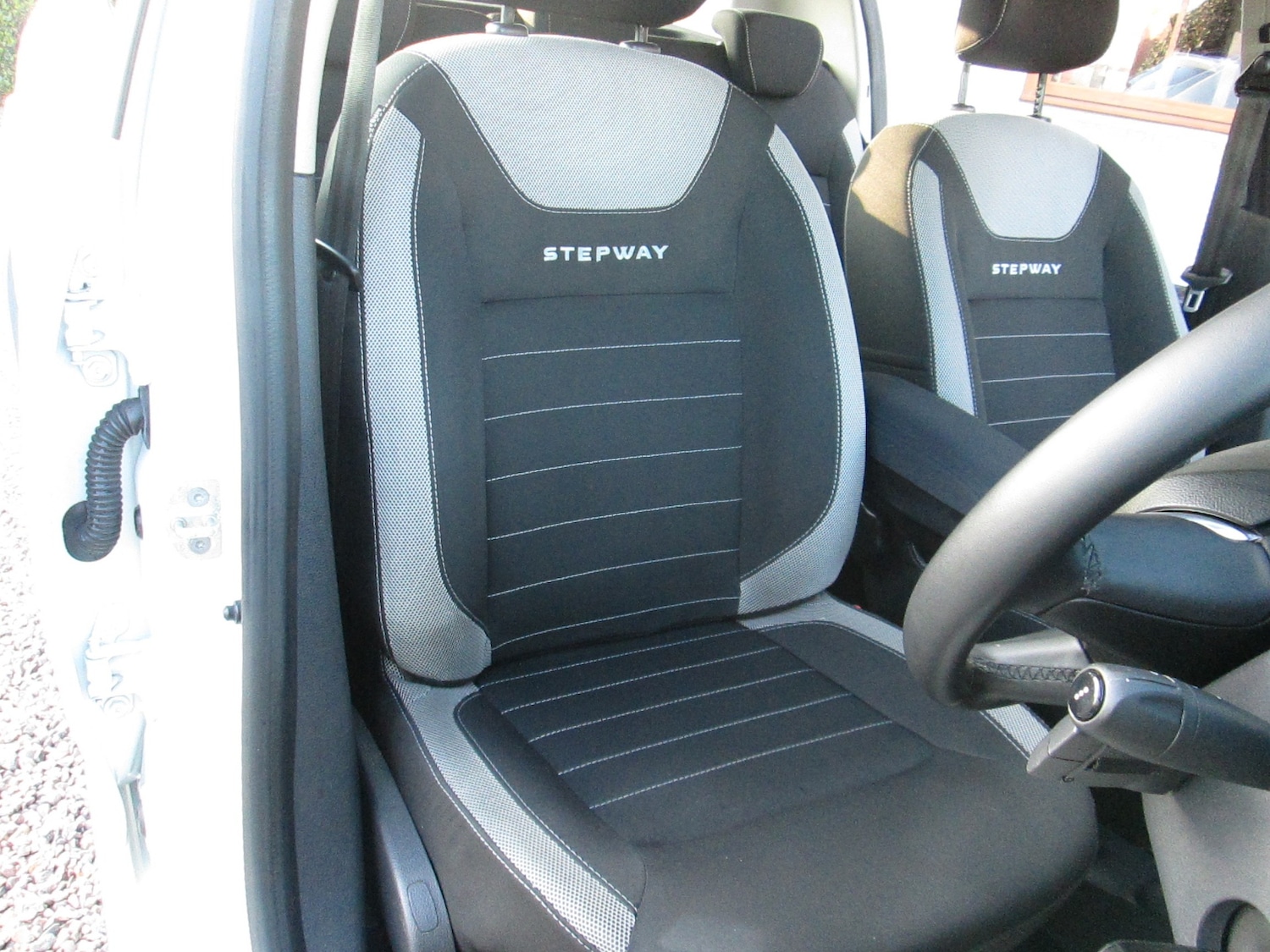 Used Dacia Sandero Stepway 2017 for sale - 77771534: Photo 10