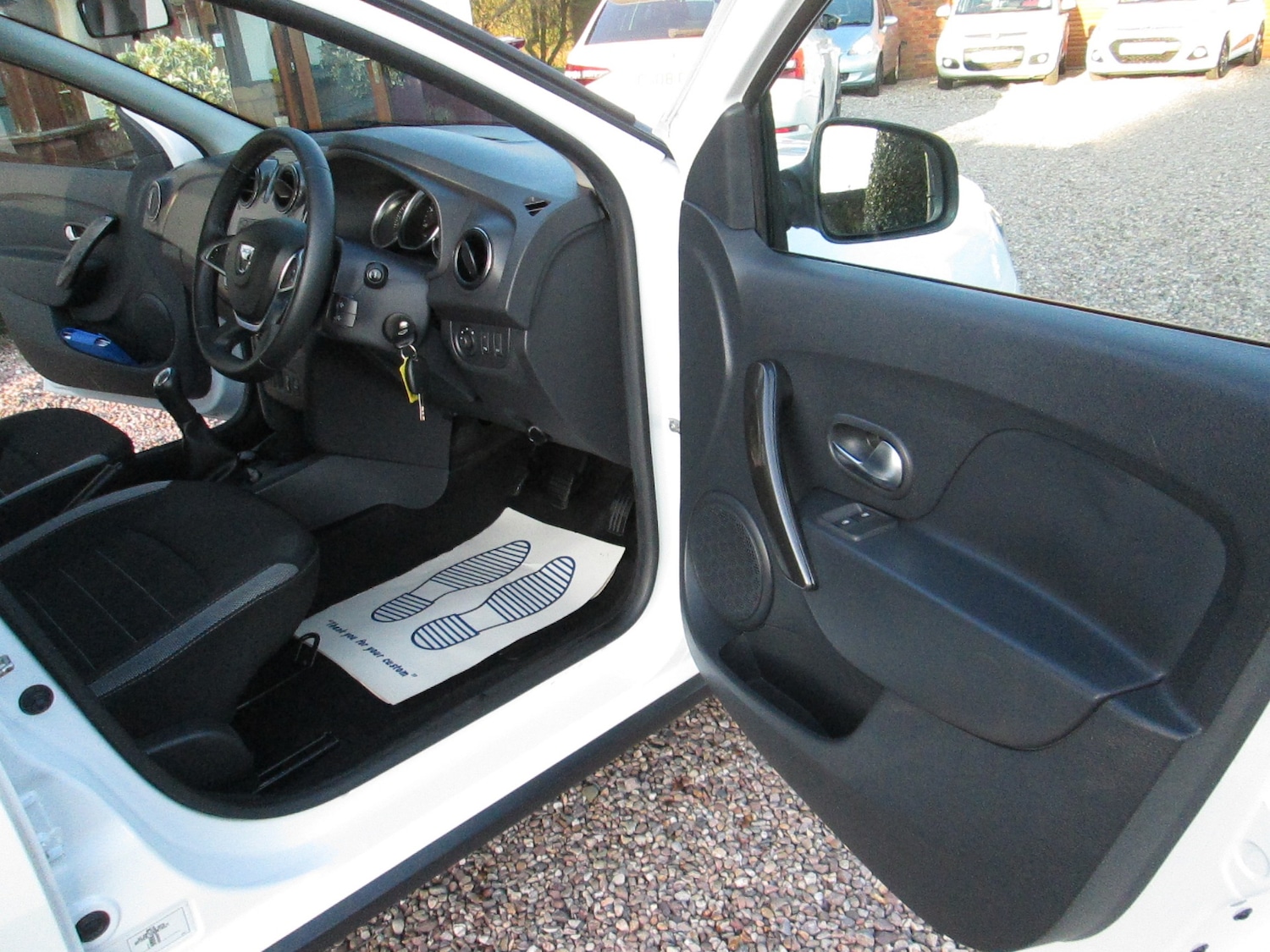 Used Dacia Sandero Stepway 2017 for sale - 77771534: Photo 11