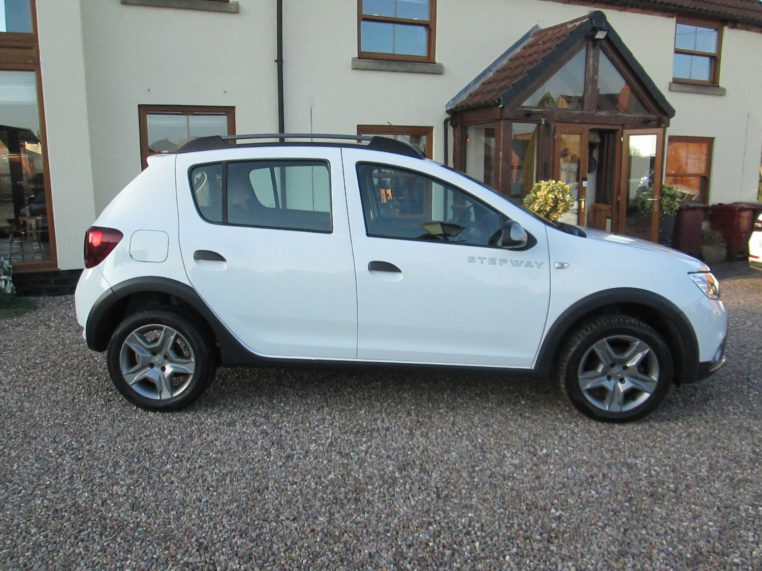 Used Dacia Sandero Stepway 2017 for sale - 77771534: Photo 3