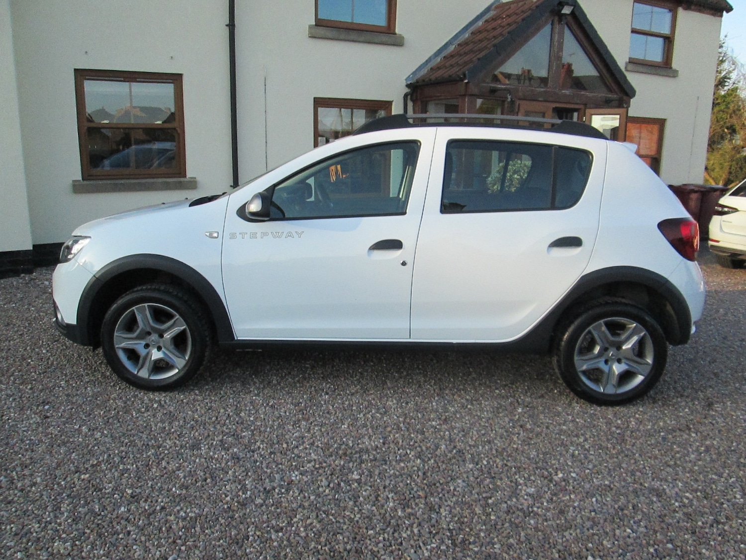 Used Dacia Sandero Stepway 2017 for sale - 77771534: Photo 4