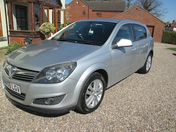 Used Vauxhall Astra 2010 for sale - 78172909: Photo