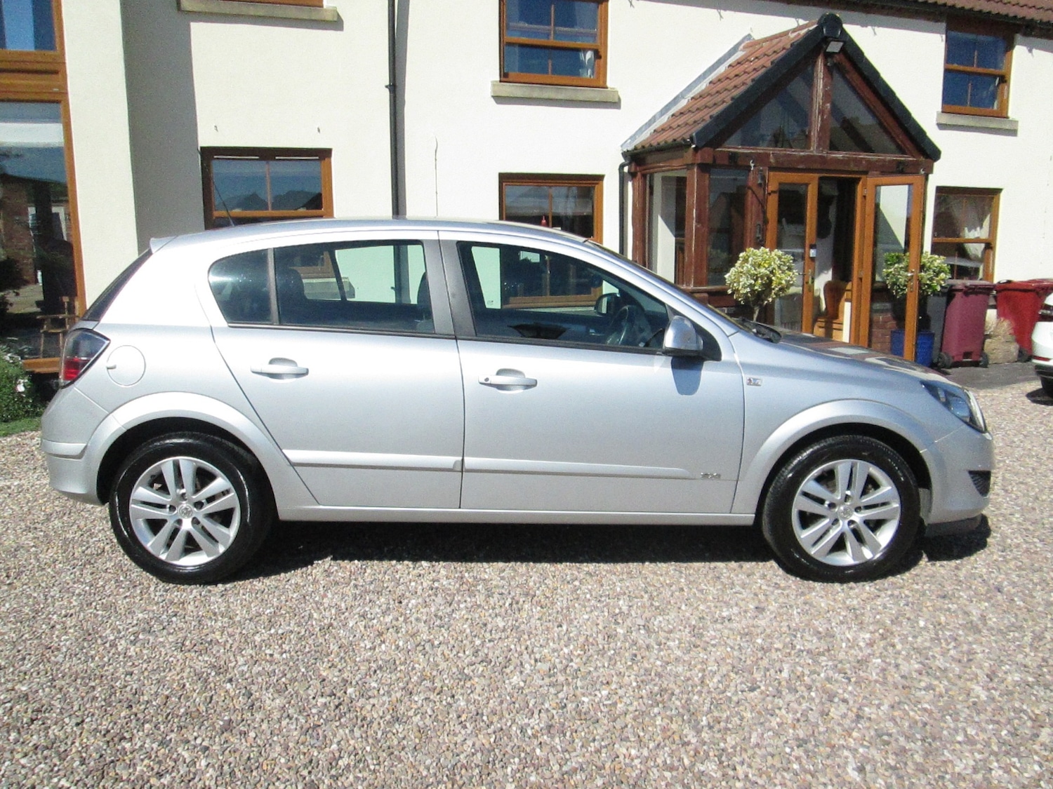Used Vauxhall Astra 2010 for sale - 78172909: Photo 3