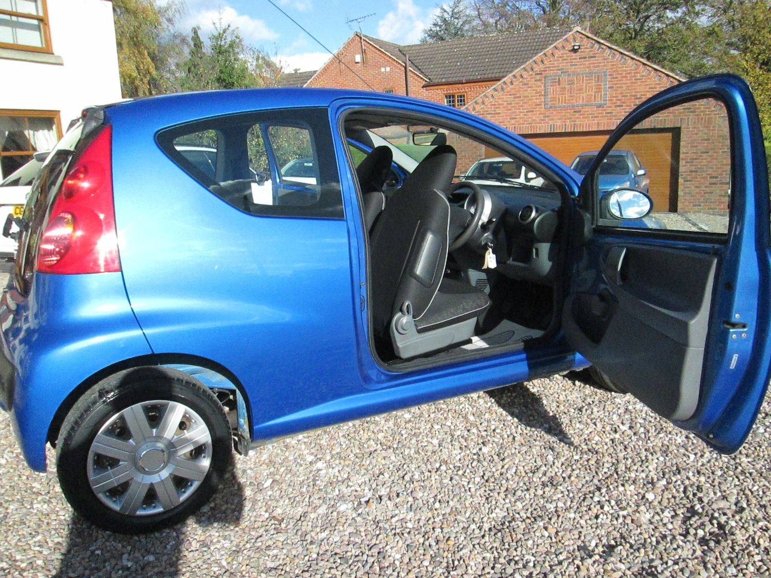 Used Peugeot 107 2011 for sale - 76374946: Photo 16