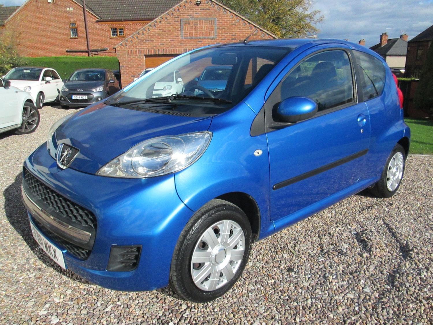 Used Peugeot 107 2011 for sale - 76374946: Photo 2