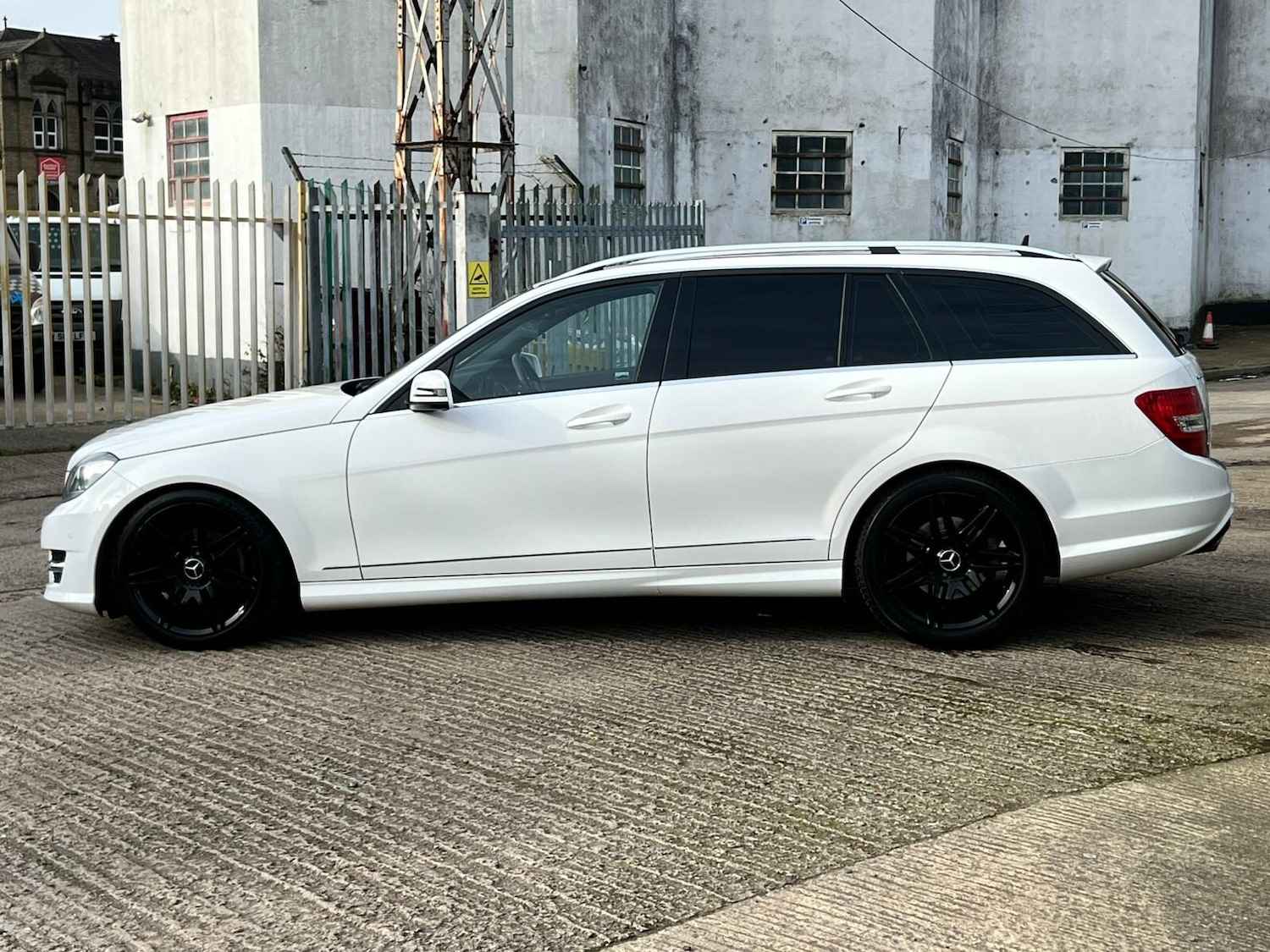 Used Mercedes-Benz C Class 2013 for sale - 77582430: Photo 16