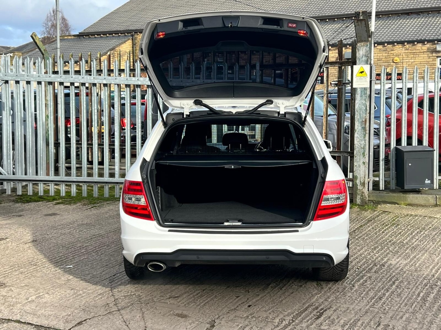 Used Mercedes-Benz C Class 2013 for sale - 77582430: Photo 22