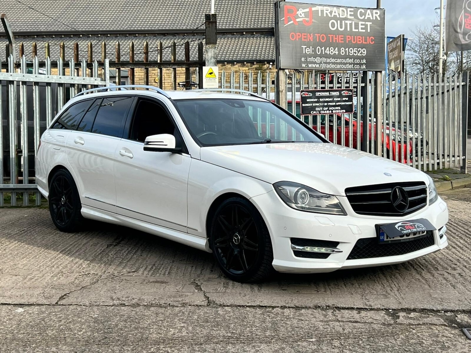 Used Mercedes-Benz C Class 2013 for sale - 77582430: Photo 4