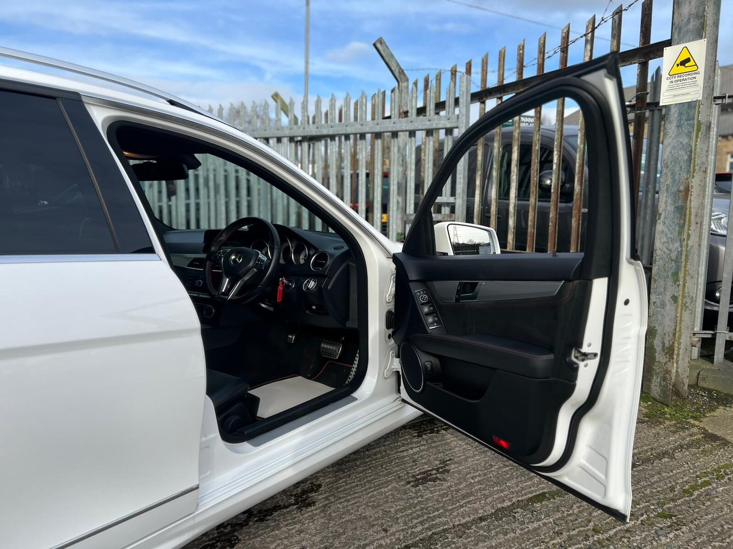 Used Mercedes-Benz C Class 2013 for sale - 77582430: Photo 47