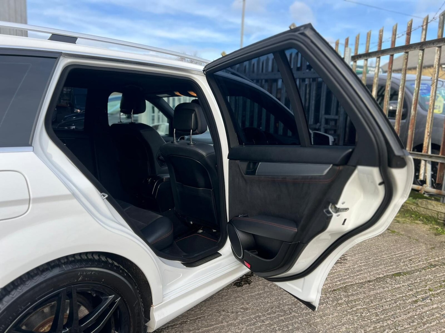 Used Mercedes-Benz C Class 2013 for sale - 77582430: Photo 52