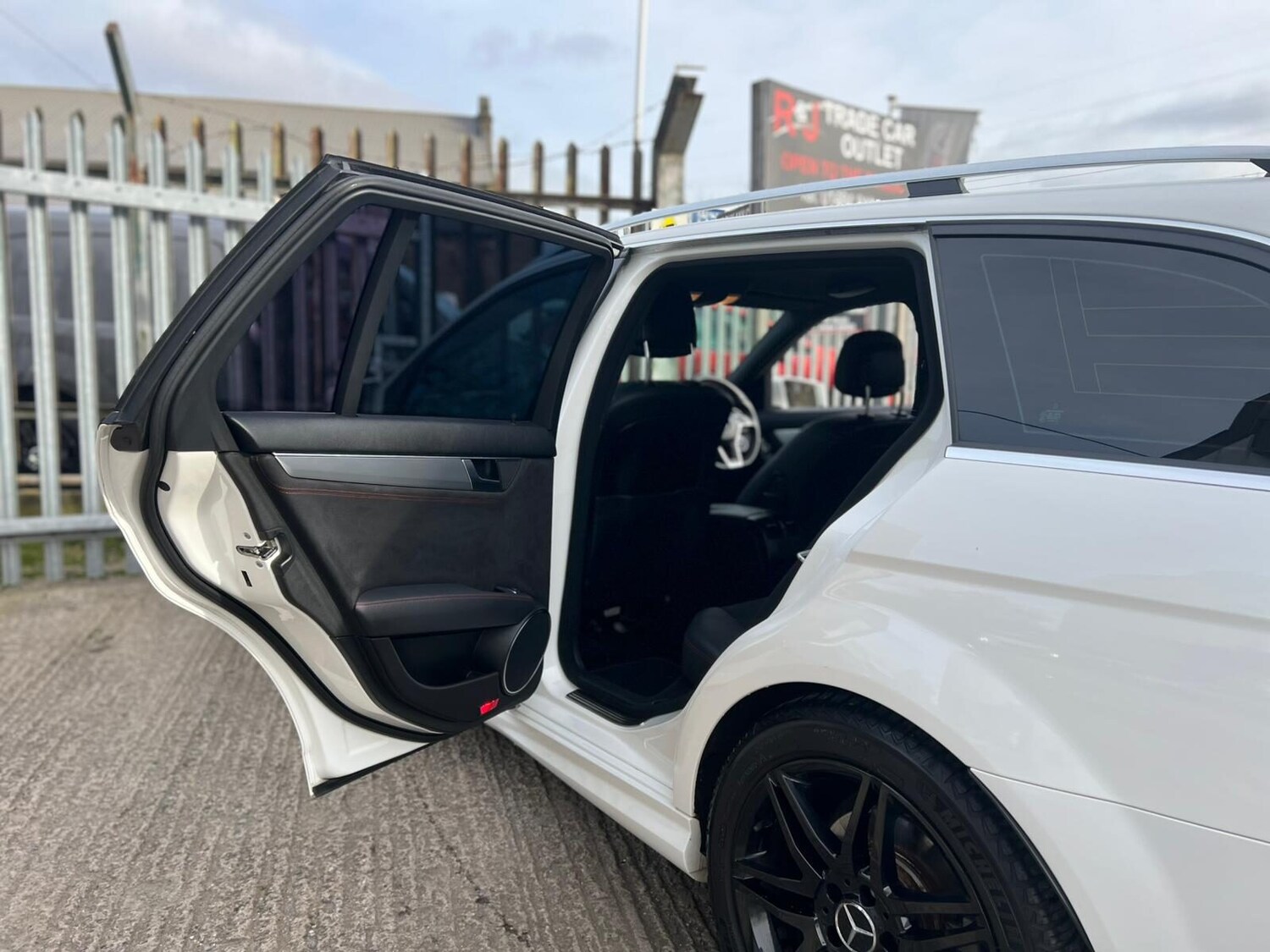 Used Mercedes-Benz C Class 2013 for sale - 77582430: Photo 64