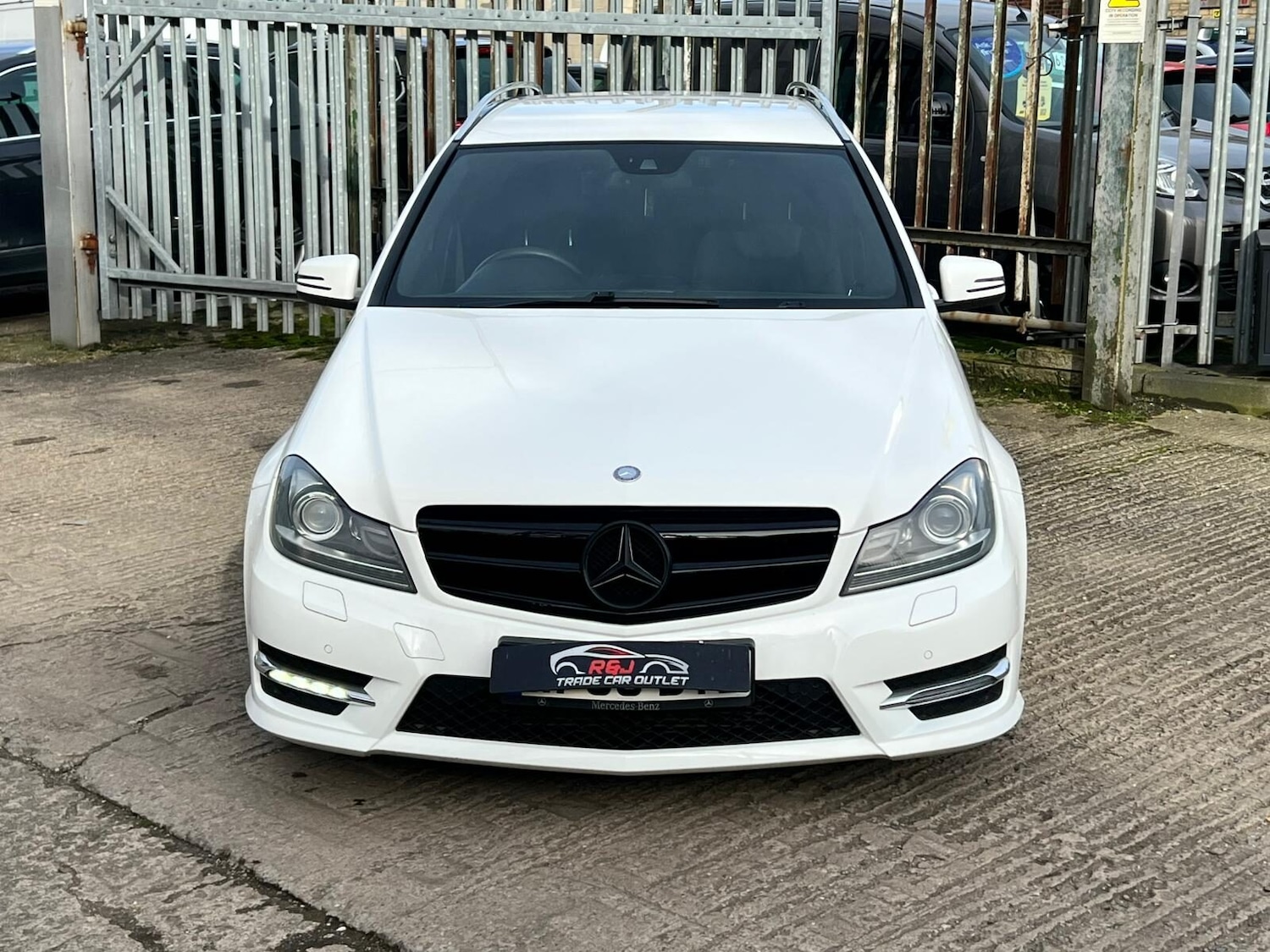 Used Mercedes-Benz C Class 2013 for sale - 77582430: Photo 8