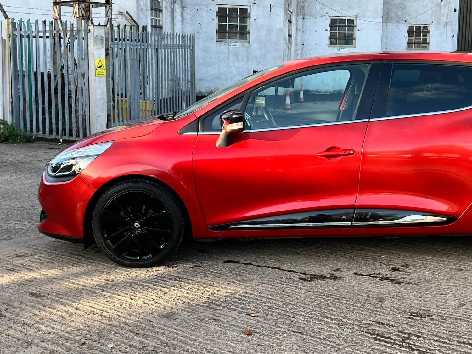 Used Renault Clio 2014 for sale - 76994462: Photo 15