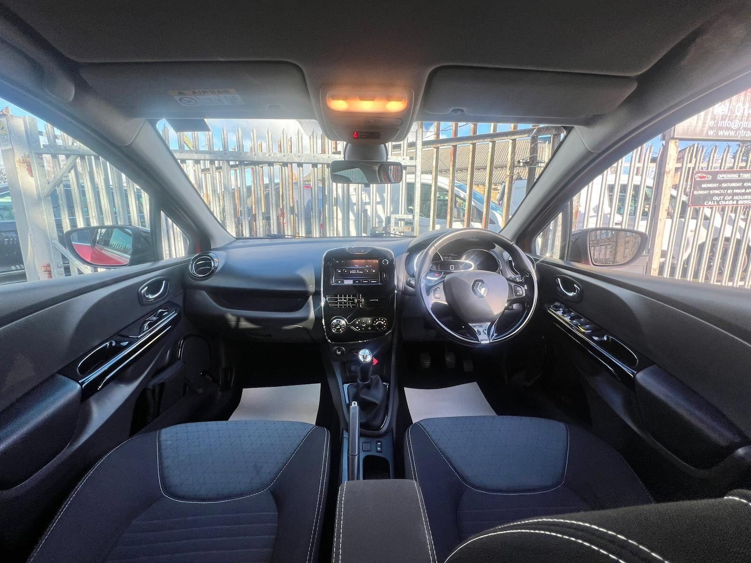 Used Renault Clio 2014 for sale - 76994462: Photo 26