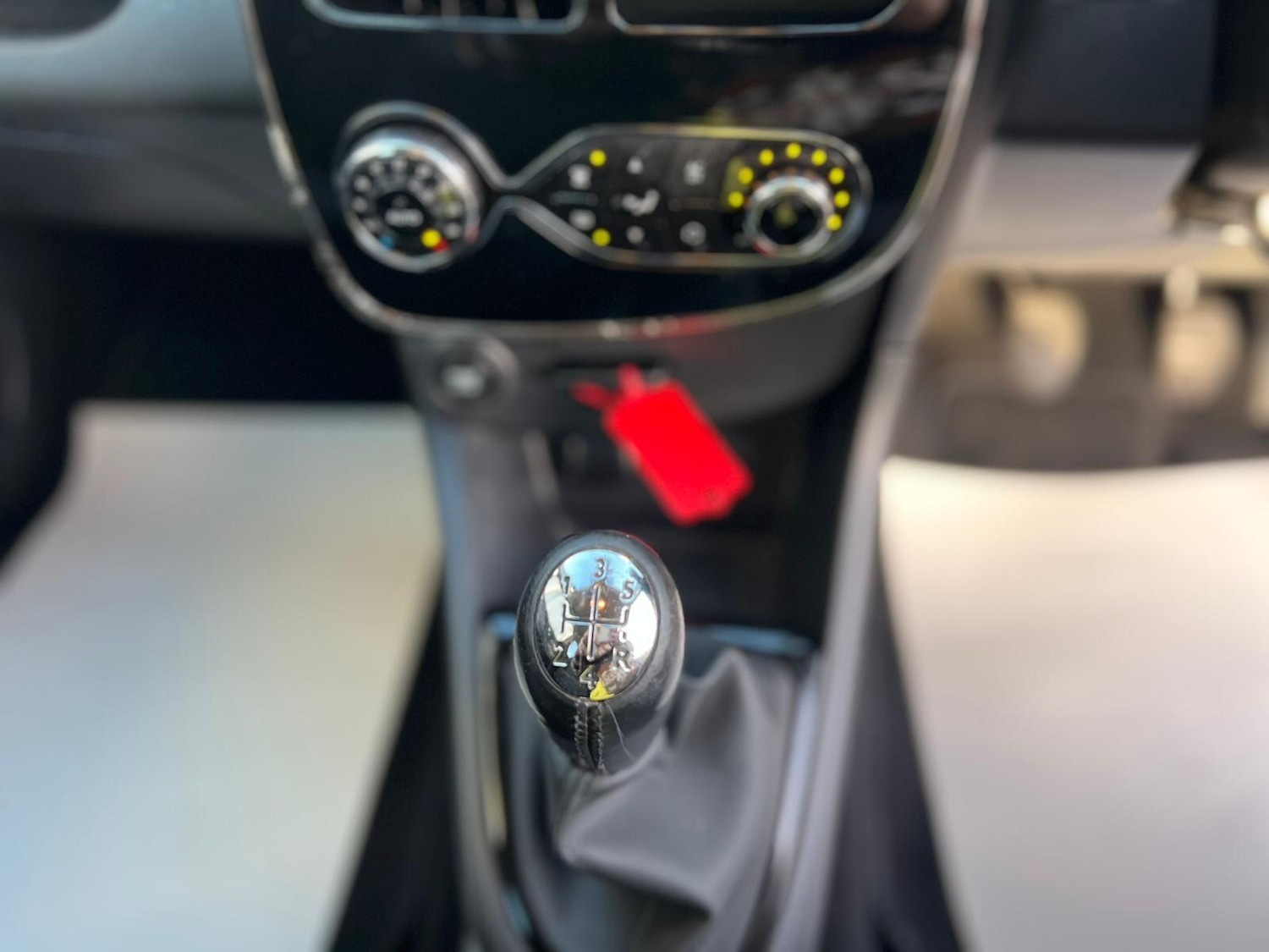 Used Renault Clio 2014 for sale - 76994462: Photo 37