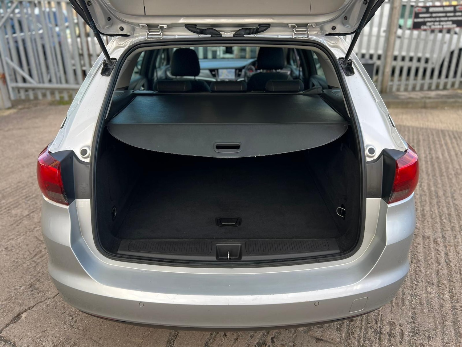 Used Vauxhall Astra for sale - 76408512: Photo 24