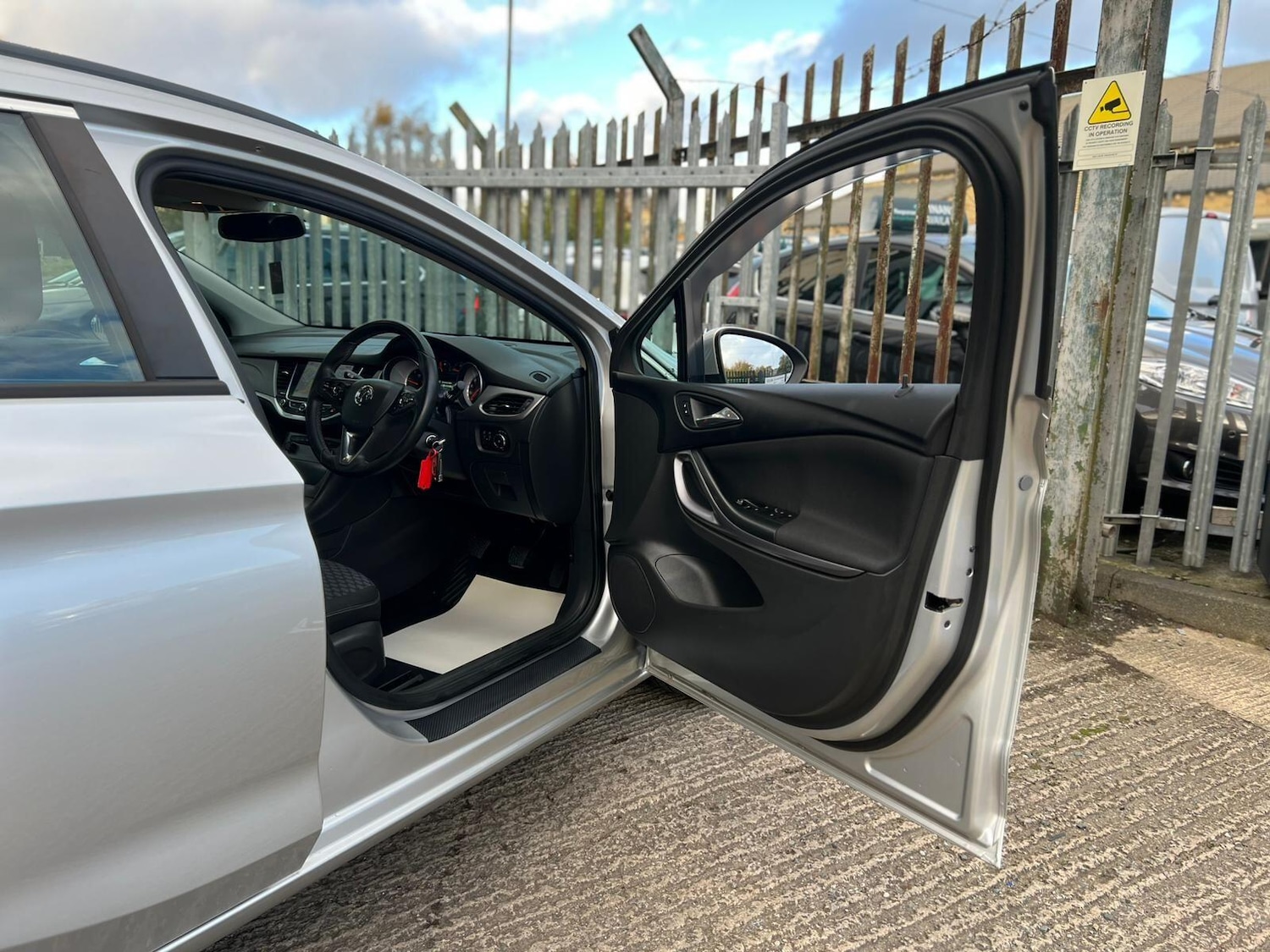 Used Vauxhall Astra for sale - 76408512: Photo 45