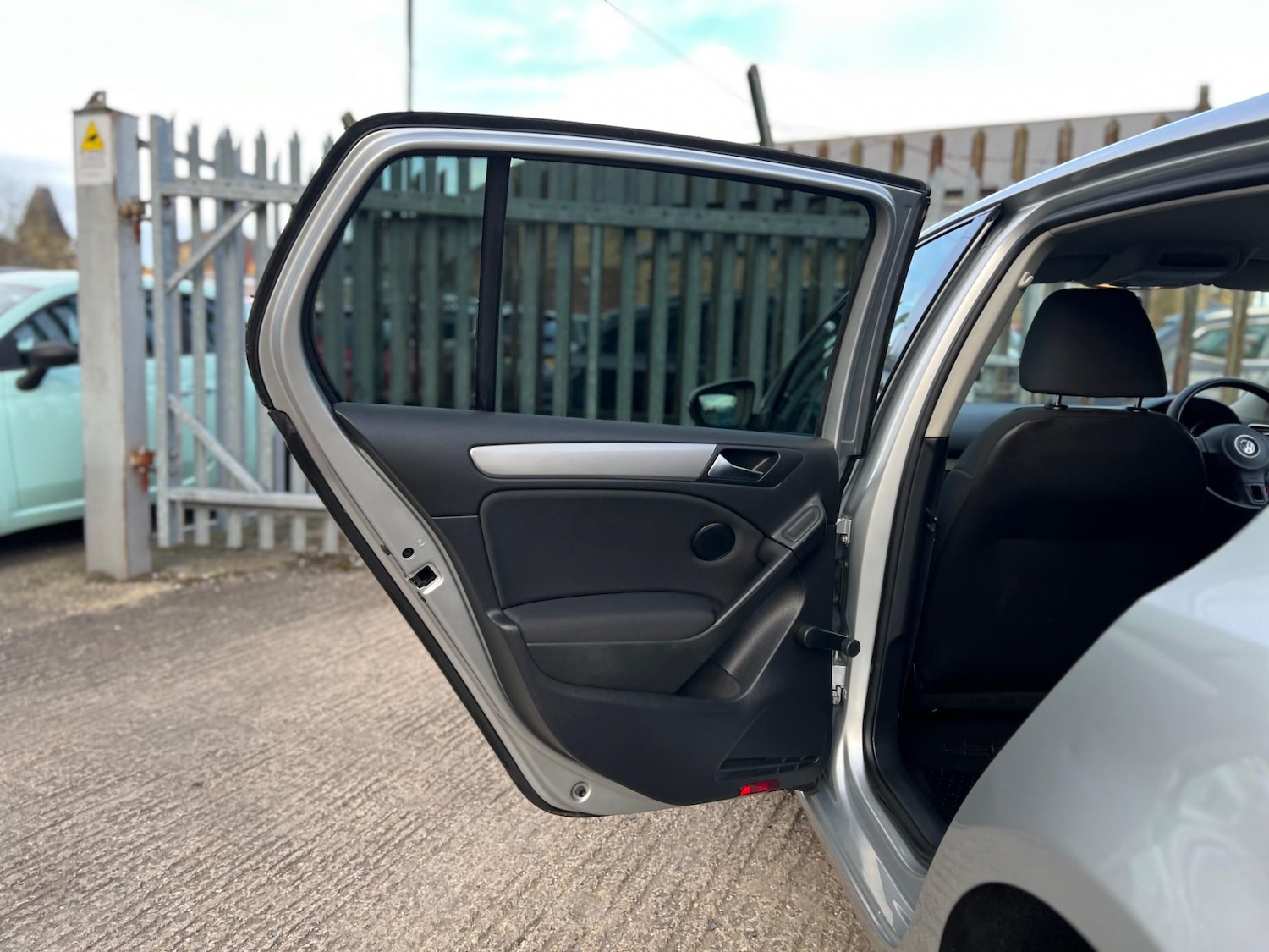 Used Volkswagen Golf 2011 for sale - 76992879: Photo 52