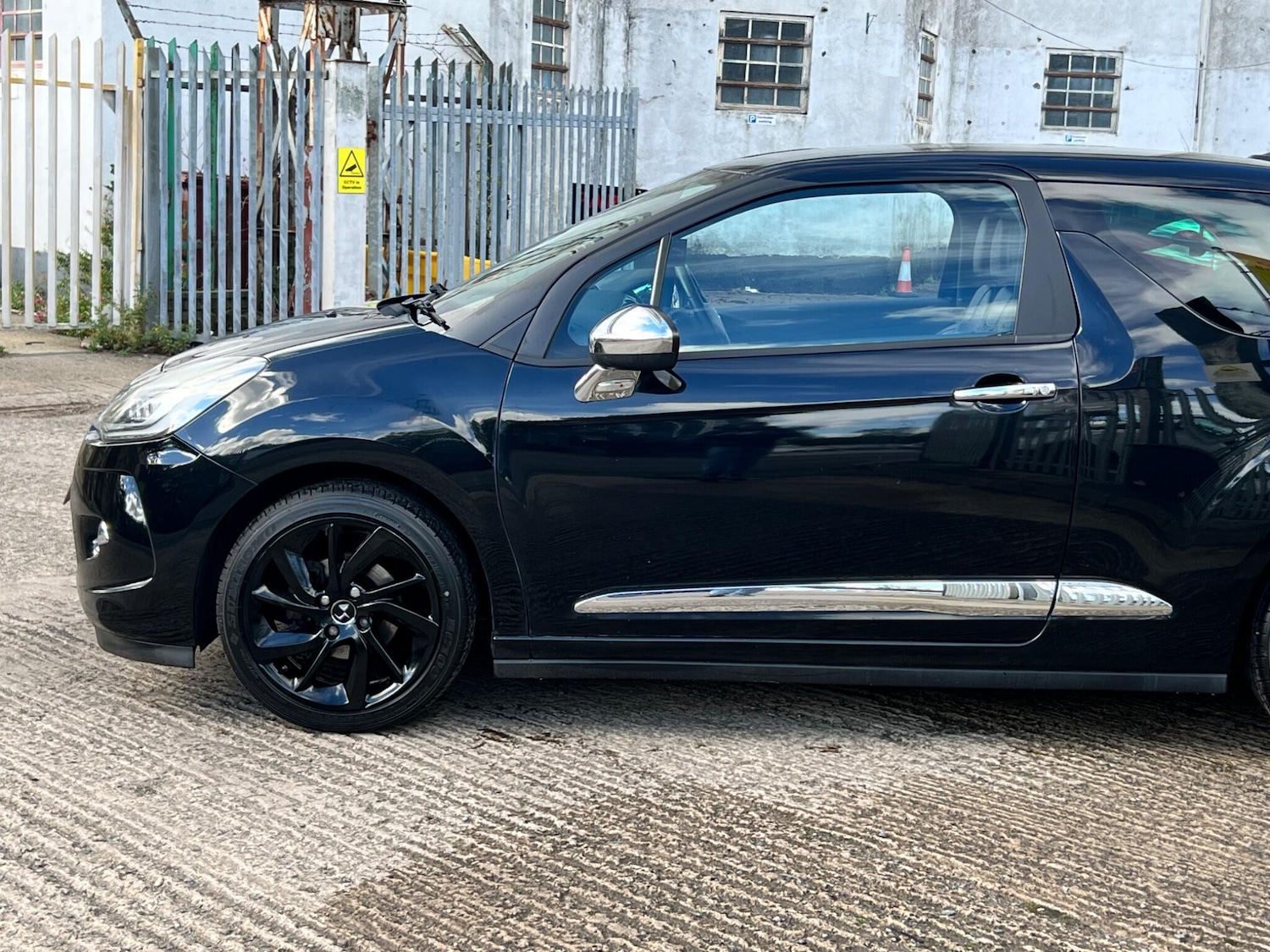 Used Citroen DS3 2015 for sale - 76001149: Photo 18