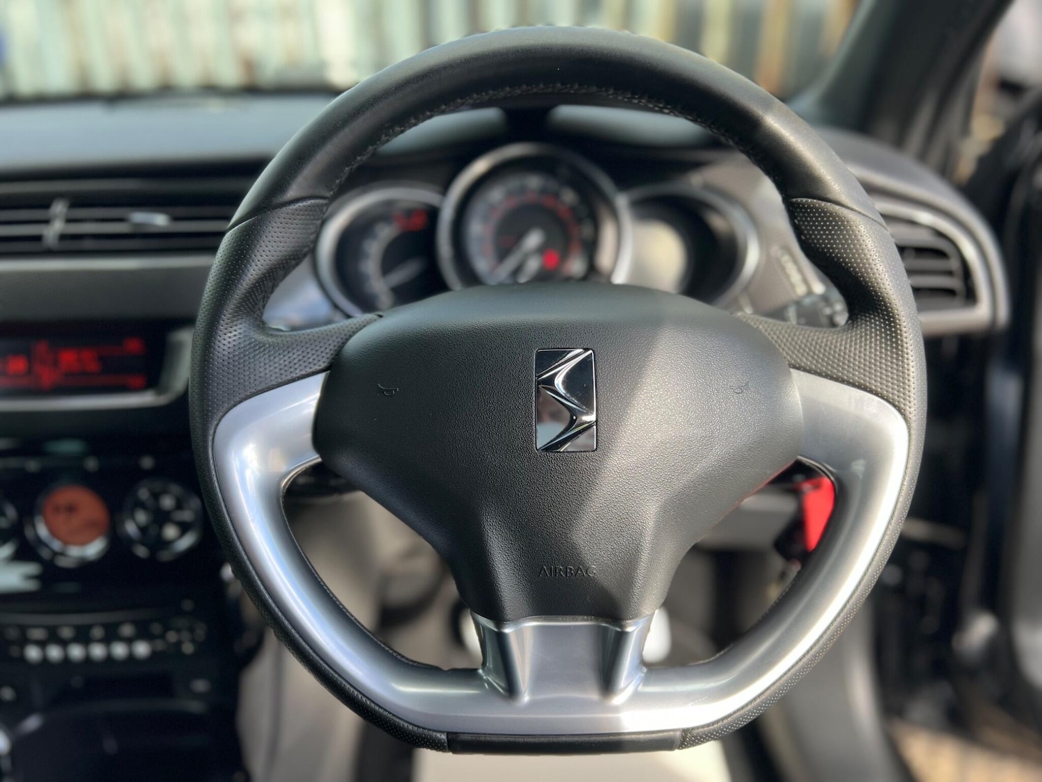 Used Citroen DS3 2015 for sale - 76001149: Photo 32